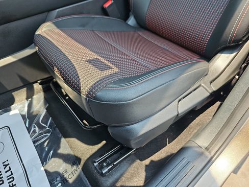 Used 2026 Nissan Kicks SR FWD image 24