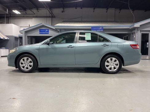 Used 2010 Toyota Camry FWD image 7