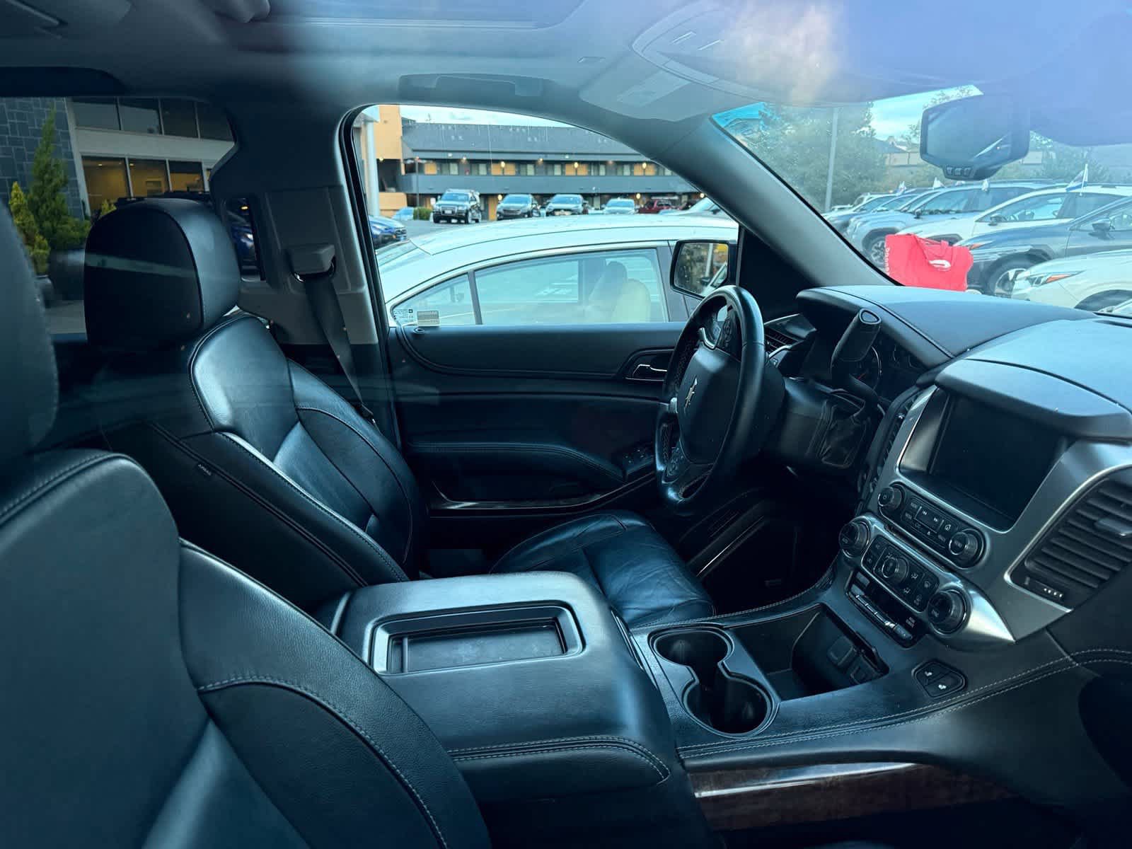 Used 2019 Chevrolet Tahoe LT w/ LT Signature Package AWD/4WD image 5