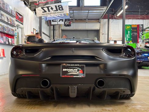 Used 2017 Ferrari 488 GTB RWD image 8