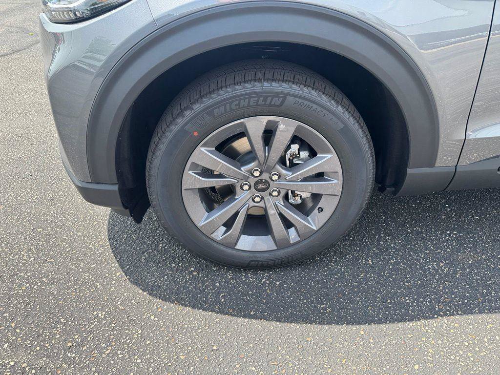 New 2026 Ford Explorer Active w/ Active Comfort Package AWD/4WD image 9