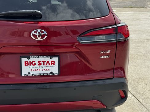 Used 2023 Toyota Corolla Cross XLE w/ Convenience Package AWD/4WD image 10