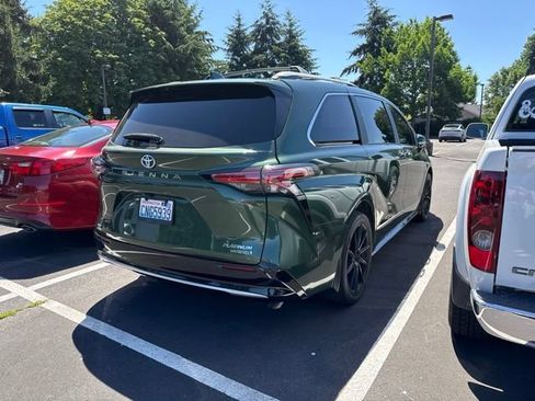 Used 2024 Toyota Sienna Platinum AWD/4WD image 3