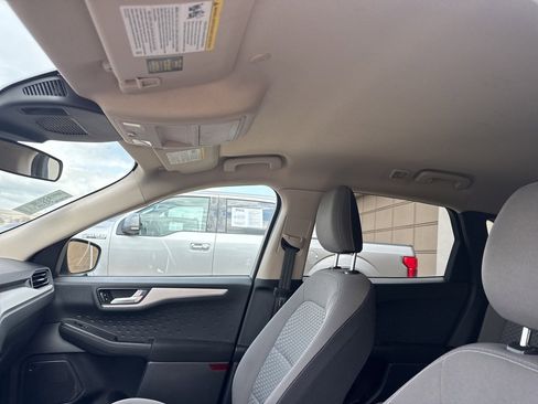 Used 2020 Ford Escape SE image 10