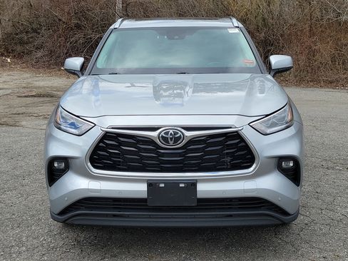 Used 2021 Toyota Highlander Limited AWD/4WD image 2