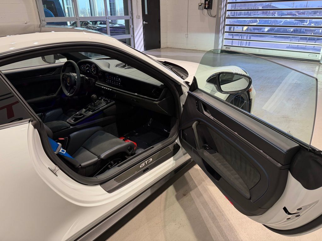 Used 2022 Porsche 911 GT3 w/ Extended Leather Package RWD image 41
