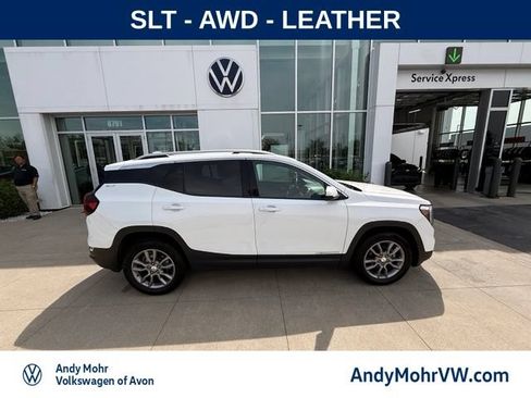Used 2024 GMC Terrain SLT AWD/4WD image 5