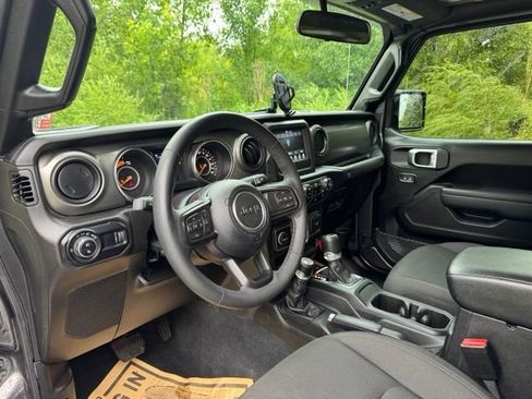 Used 2023 Jeep Gladiator Sport AWD/4WD image 9