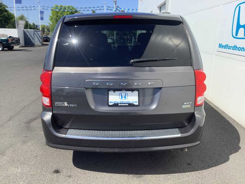 Used 2017 Dodge Grand Caravan SXT FWD image 5