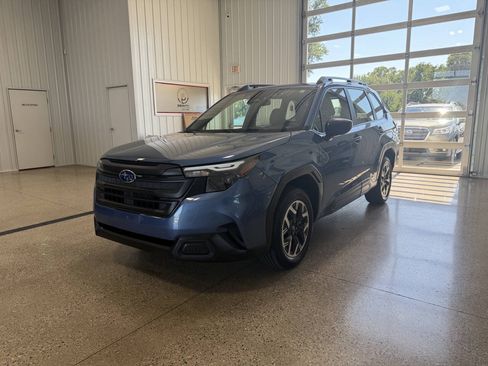 Used 2025 Subaru Forester AWD/4WD image 2