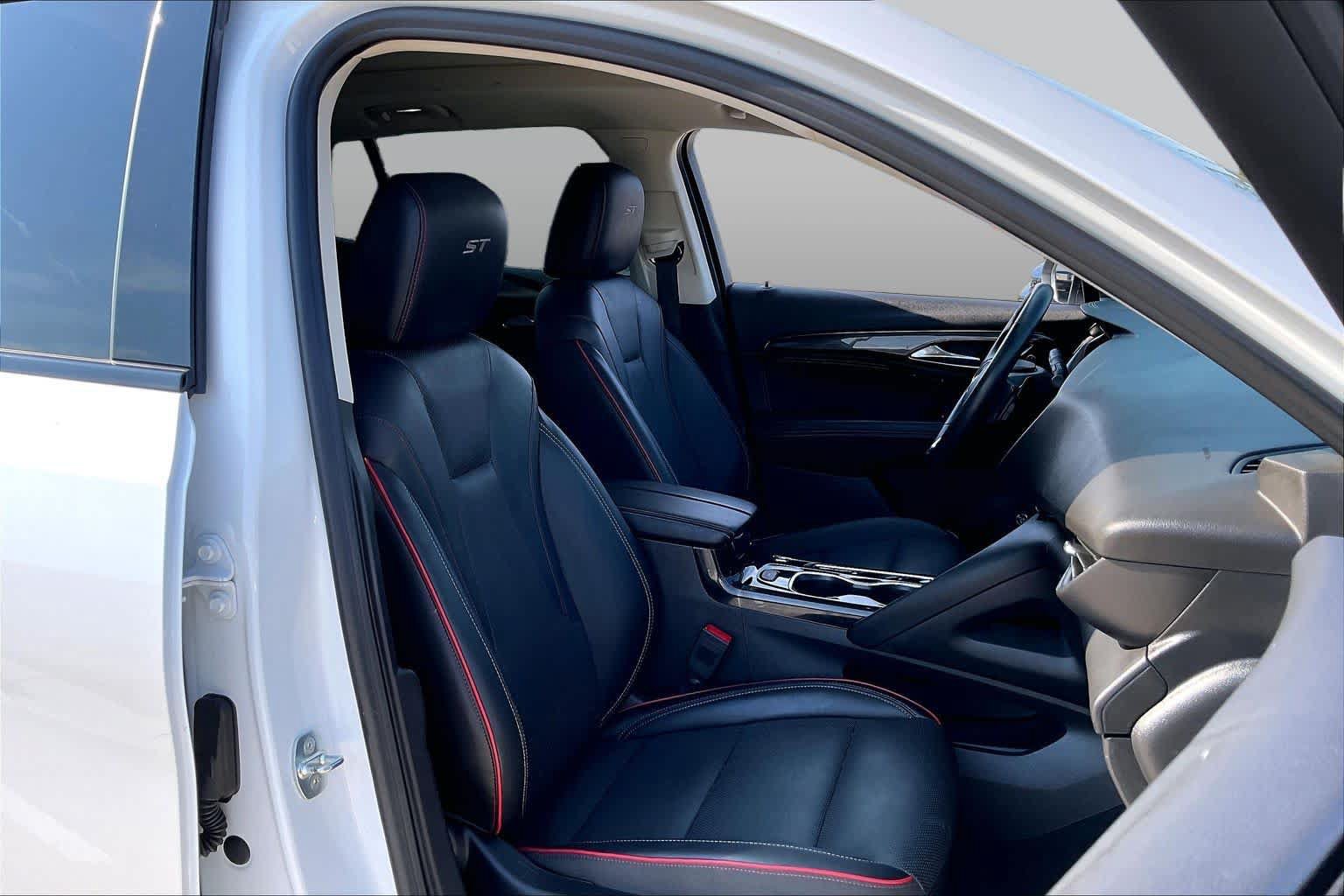 Used 2023 Buick Envision Essence w/ Sport Touring Package AWD/4WD image 17