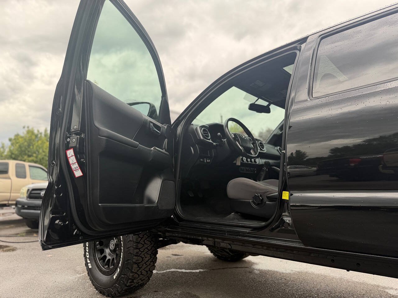 Used 2017 Toyota Tacoma TRD Sport w/ Premium & Technology Package AWD/4WD image 34