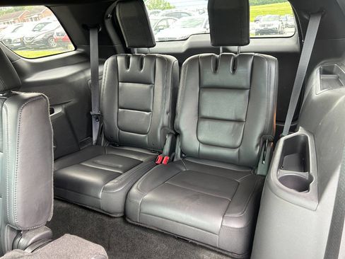 Used 2014 Ford Explorer XLT w/ Equipment Group 202A AWD/4WD image 13
