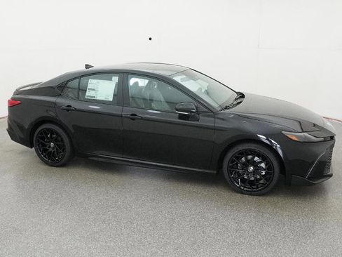 Used 2026 Toyota Camry SE image 15