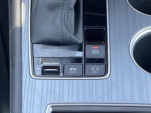 Used 2025 Toyota Sienna LE FWD image 32