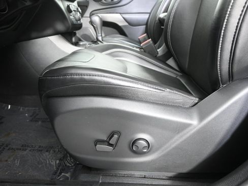 Used 2022 Jeep Cherokee Limited image 22