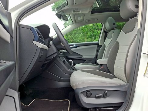 Used 2023 Volkswagen Taos SE w/ Panoramic Sunroof Package AWD/4WD image 13