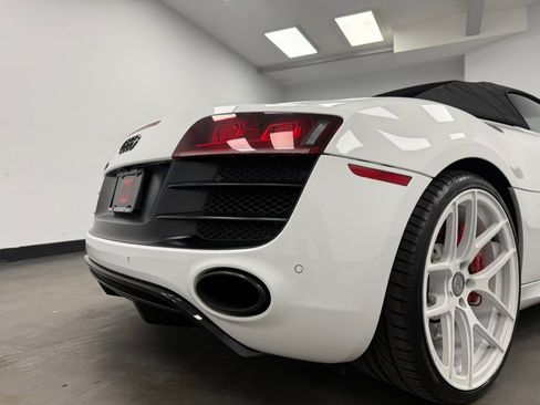 Used 2011 Audi R8 V10 AWD/4WD image 34