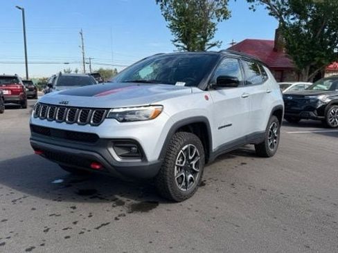 Used 2024 Jeep Compass Trailhawk w/ Trailhawk Elite Group AWD/4WD image 9
