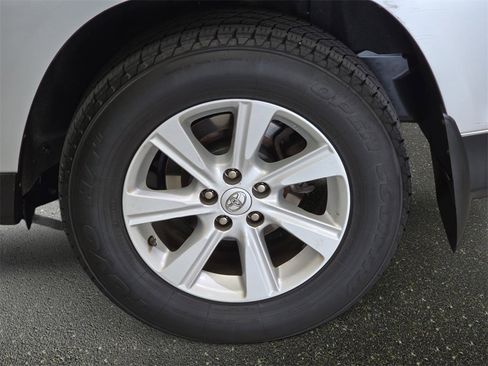 Used 2013 Toyota Highlander SE image 37