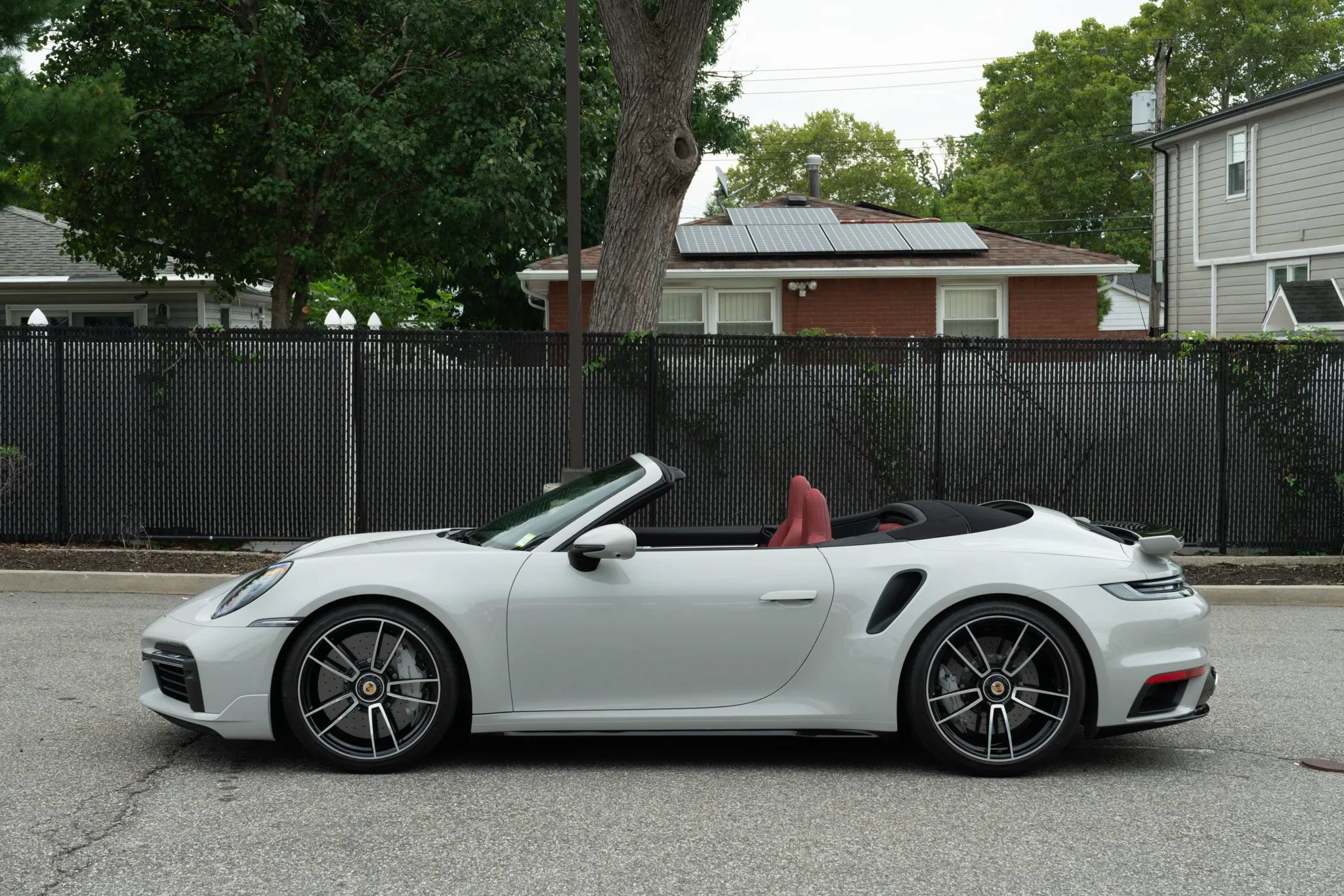 Used 2024 Porsche 911 Cabriolet AWD/4WD image 9