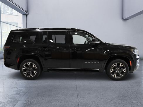 Used 2023 Jeep Wagoneer Series III w/ Preferred Equipment Group AWD/4WD image 6