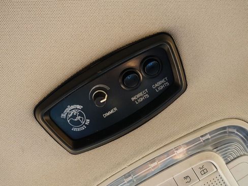 Used 2016 Mercedes-Benz Metris Explore  Conversion image 22