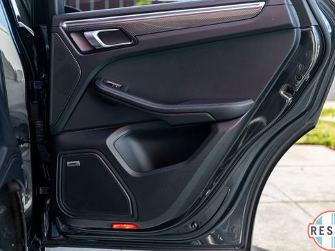 Used 2018 Porsche Macan Turbo image 33