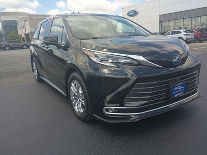 Used 2022 Toyota Sienna Platinum