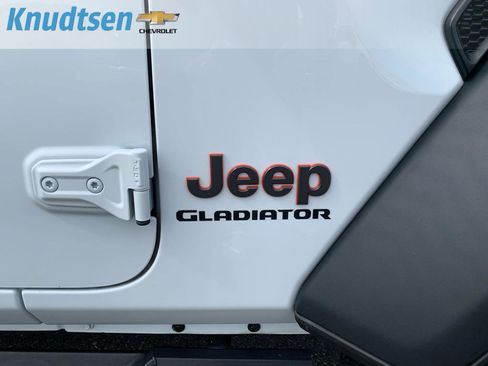 Used 2022 Jeep Gladiator Mojave w/ LED Lighting Group AWD/4WD image 10