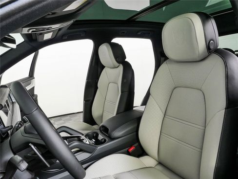 New 2026 Porsche Cayenne AWD/4WD image 5