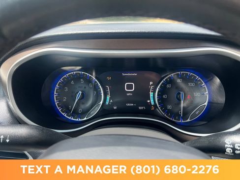 Used 2018 Chrysler Pacifica Touring-L w/ Advanced Safetytec Group FWD image 15