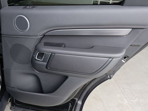 New 2025 Land Rover Discovery Metropolitan Edition image 29