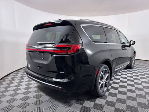 New 2026 Chrysler Pacifica Pinnacle image 22