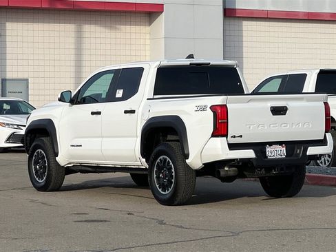 Certified 2025 Toyota Tacoma TRD Off-Road image 7