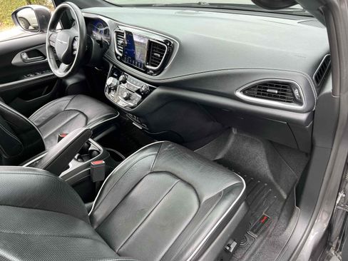 Used 2019 Chrysler Pacifica Limited w/ Advanced Safetytec Group FWD image 30