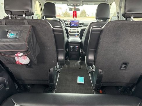 Used 2022 Ford Explorer XLT w/ Equipment Group 202A image 12