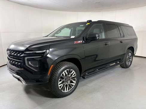 Used 2025 Chevrolet Suburban Z71 AWD/4WD image 4