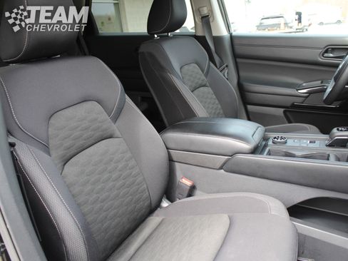 Used 2023 Nissan Pathfinder S image 29