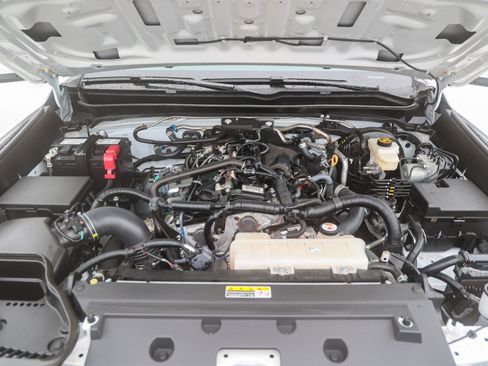 Certified 2025 Toyota Tacoma SR5 AWD/4WD image 17
