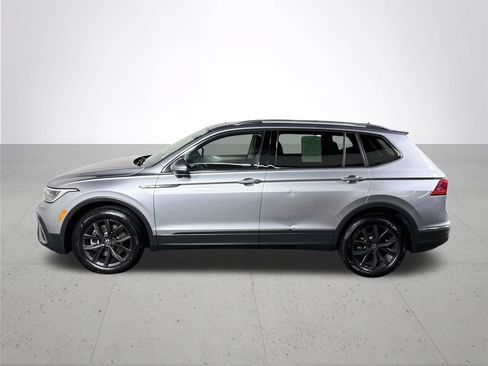Certified 2024 Volkswagen Tiguan SE w/ Panoramic Sunroof Package AWD/4WD image 10