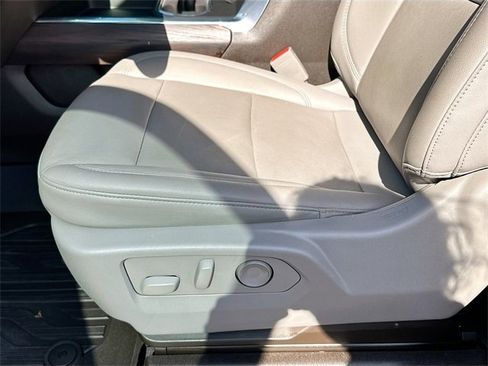 Used 2024 GMC Sierra 2500 SLT w/ SLT Premium Package image 19