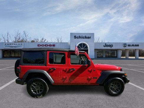 Used 2025 Jeep Wrangler Unlimited Sport AWD/4WD image 2