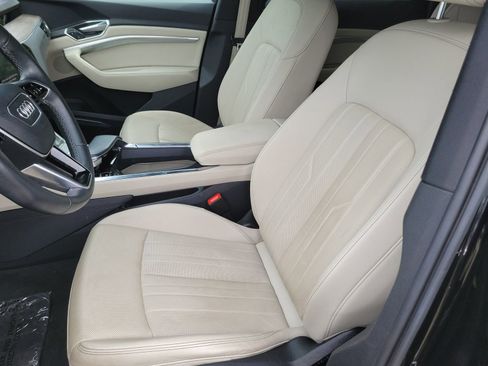 Used 2024 Audi Q8 e-tron Premium Plus w/ Premium Plus Package image 22