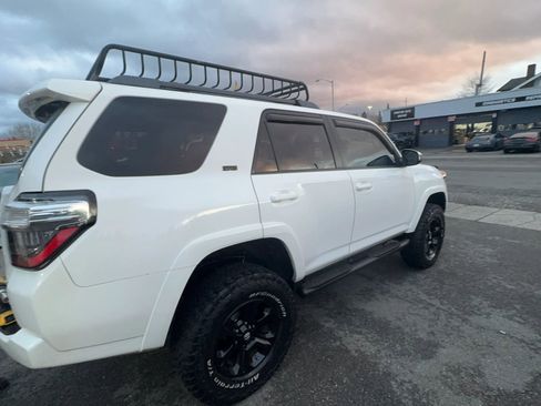 Used 2015 Toyota 4Runner SR5 image 5