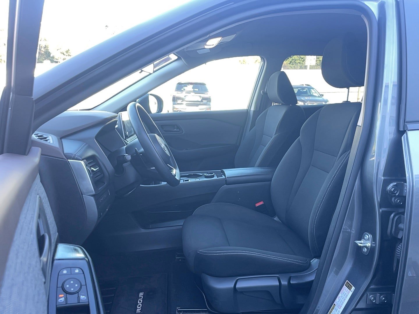 Used 2023 Nissan Rogue S AWD/4WD image 12