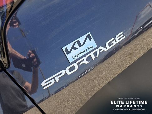 Used 2026 Kia Sportage EX FWD image 9