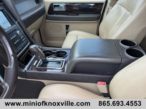 Used 2017 Lincoln Navigator Reserve AWD/4WD image 12