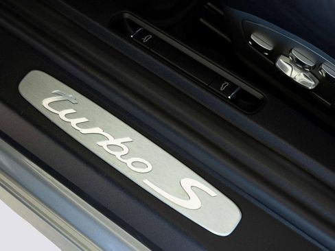 Used 2014 Porsche 911 Turbo S image 26