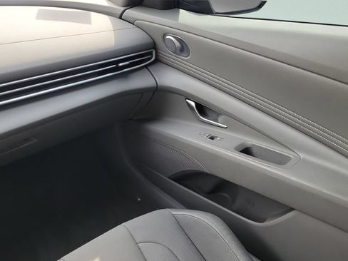 Used 2023 Hyundai Elantra SEL w/ Convenience Package FWD image 13
